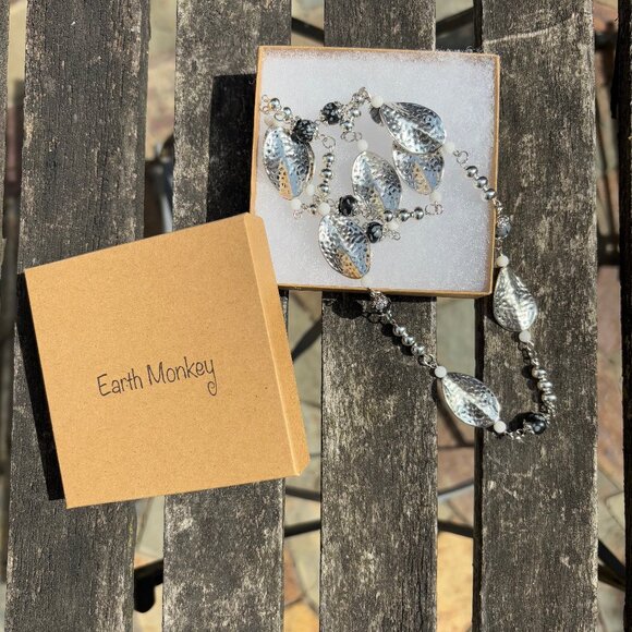 Stylish silver and stone necklace - Picture 5 of 5